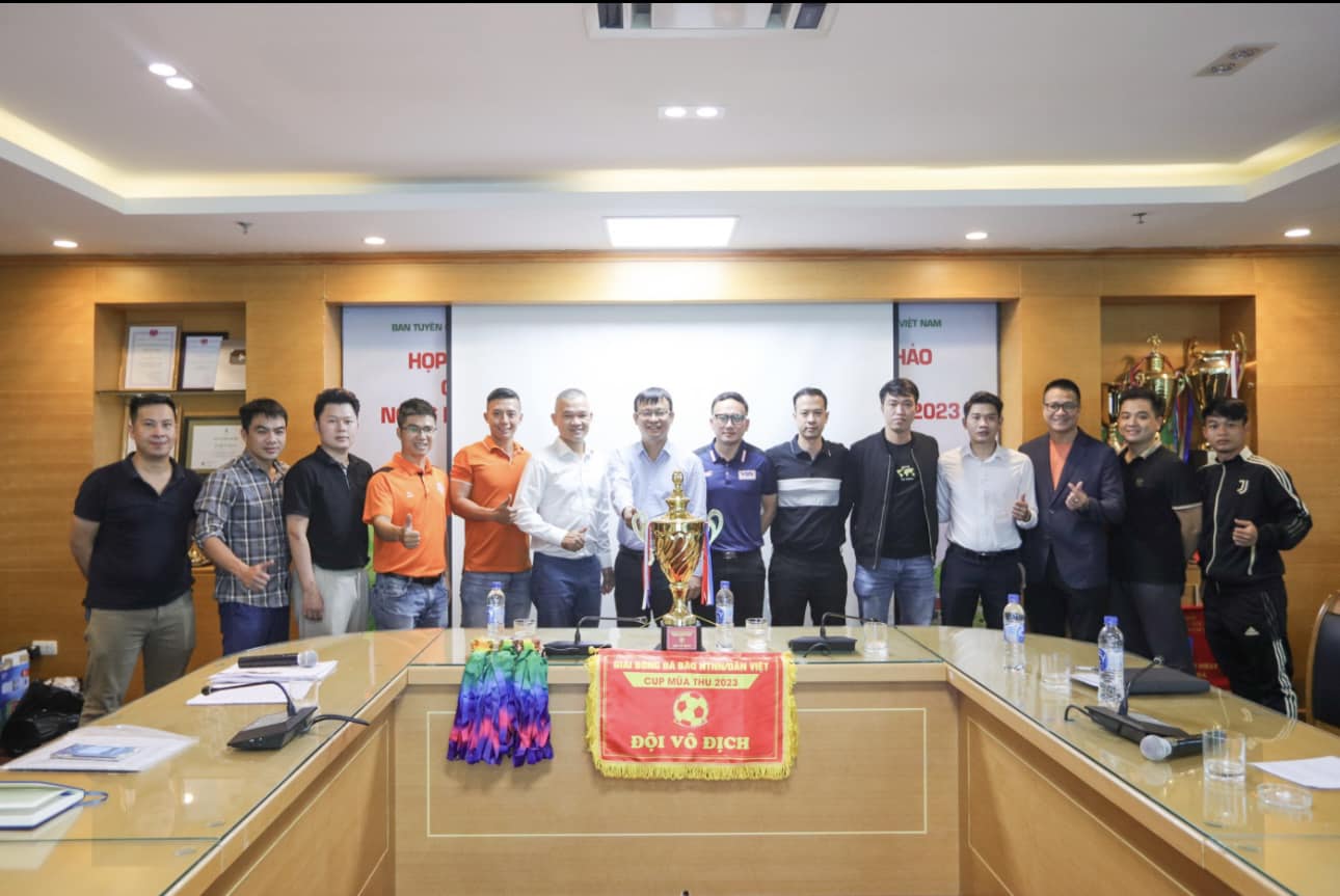  Giải bóng đá Báo NTNN/Dân Việt lần thứ 14 - Tranh cúp Mùa Thu năm 2023: Hứa hẹn thành công về mọi mặt - Ảnh 1.