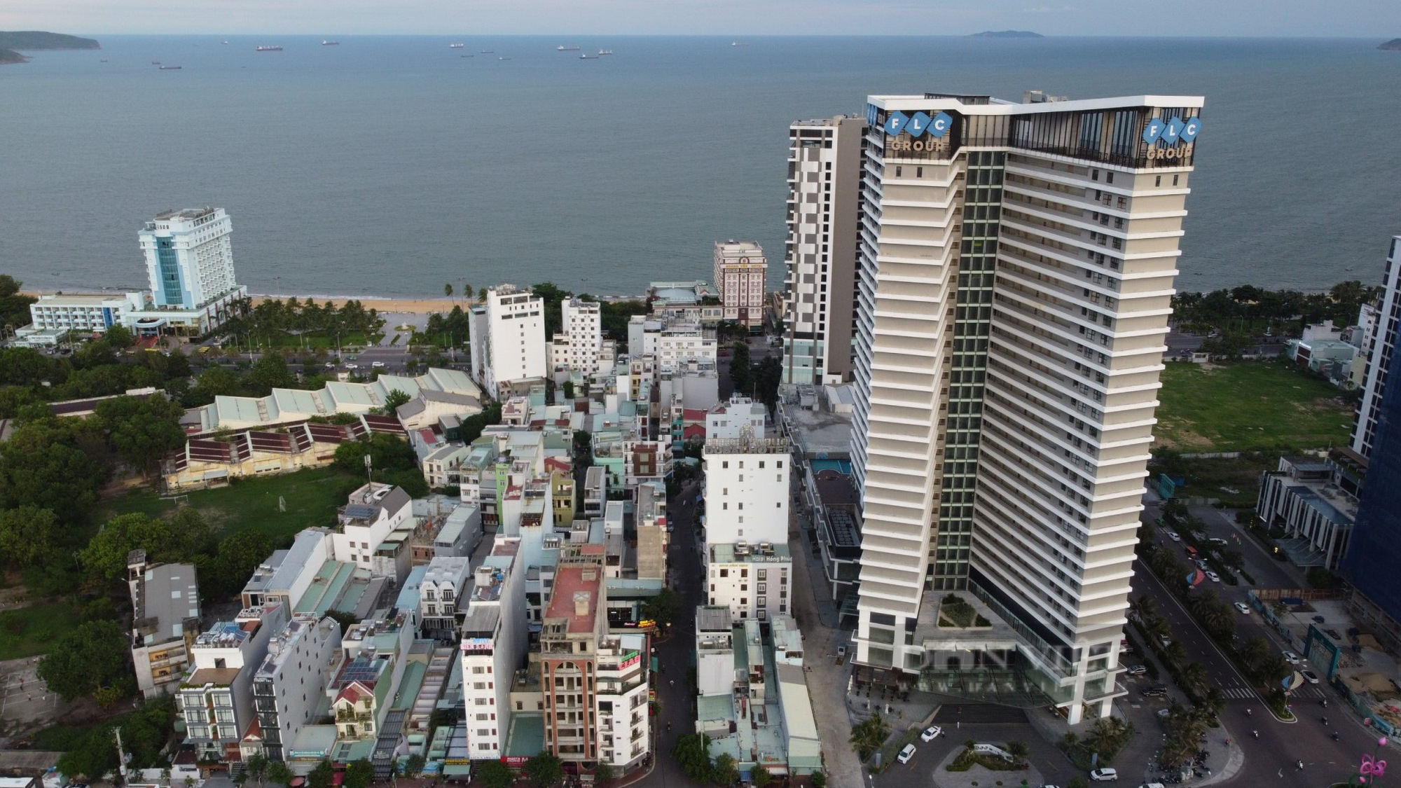 Tạm đình chỉ hoạt động khối nhà cao tầng của dự án FLC Sea Tower Quy Nhơn tại Bình Định  - Ảnh 1.