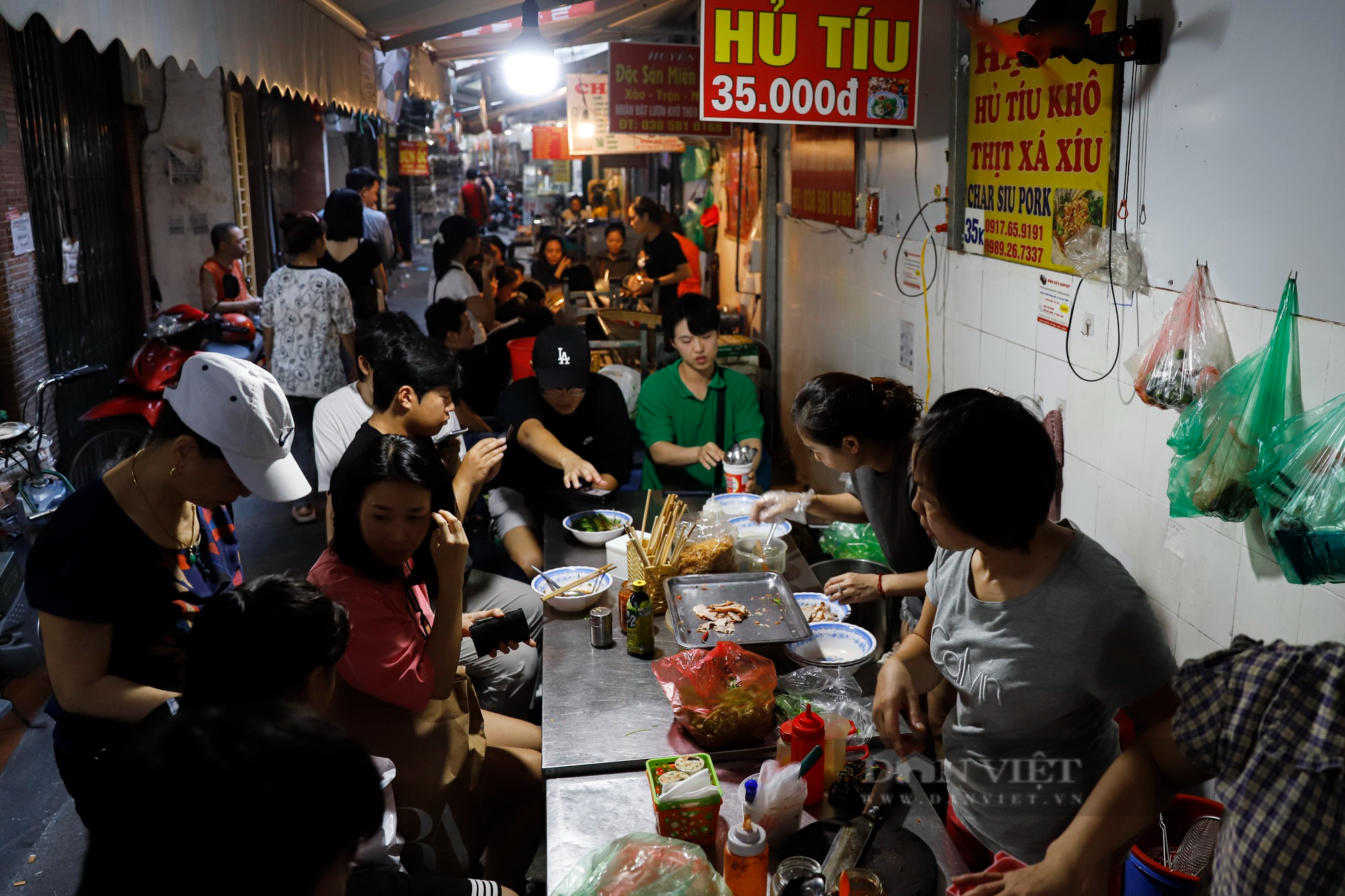 Cầm 100.000 đồng khám phá &quot;food tour&quot; tại khu chợ sầm uất nhất Hà Nội - Ảnh 4.