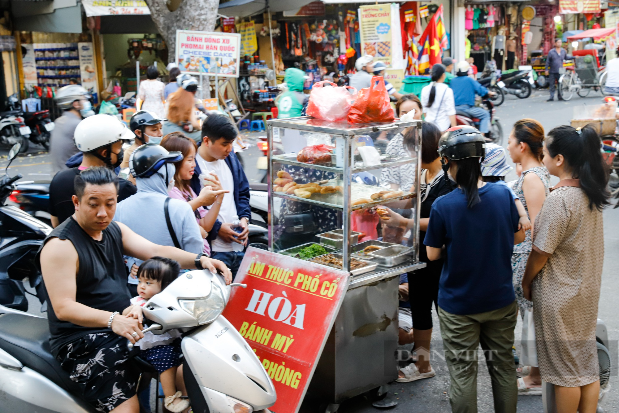 Cầm 100.000 đồng khám phá &quot;food tour&quot; tại khu chợ sầm uất nhất Hà Nội - Ảnh 11.