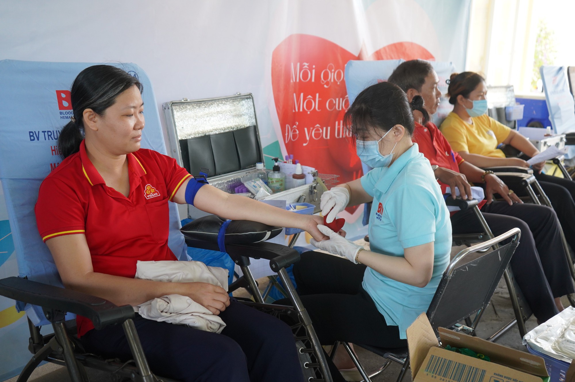 TP.HCM: Hàng trăm công nhân lao động tham gia hiến máu cứu người - Ảnh 5.