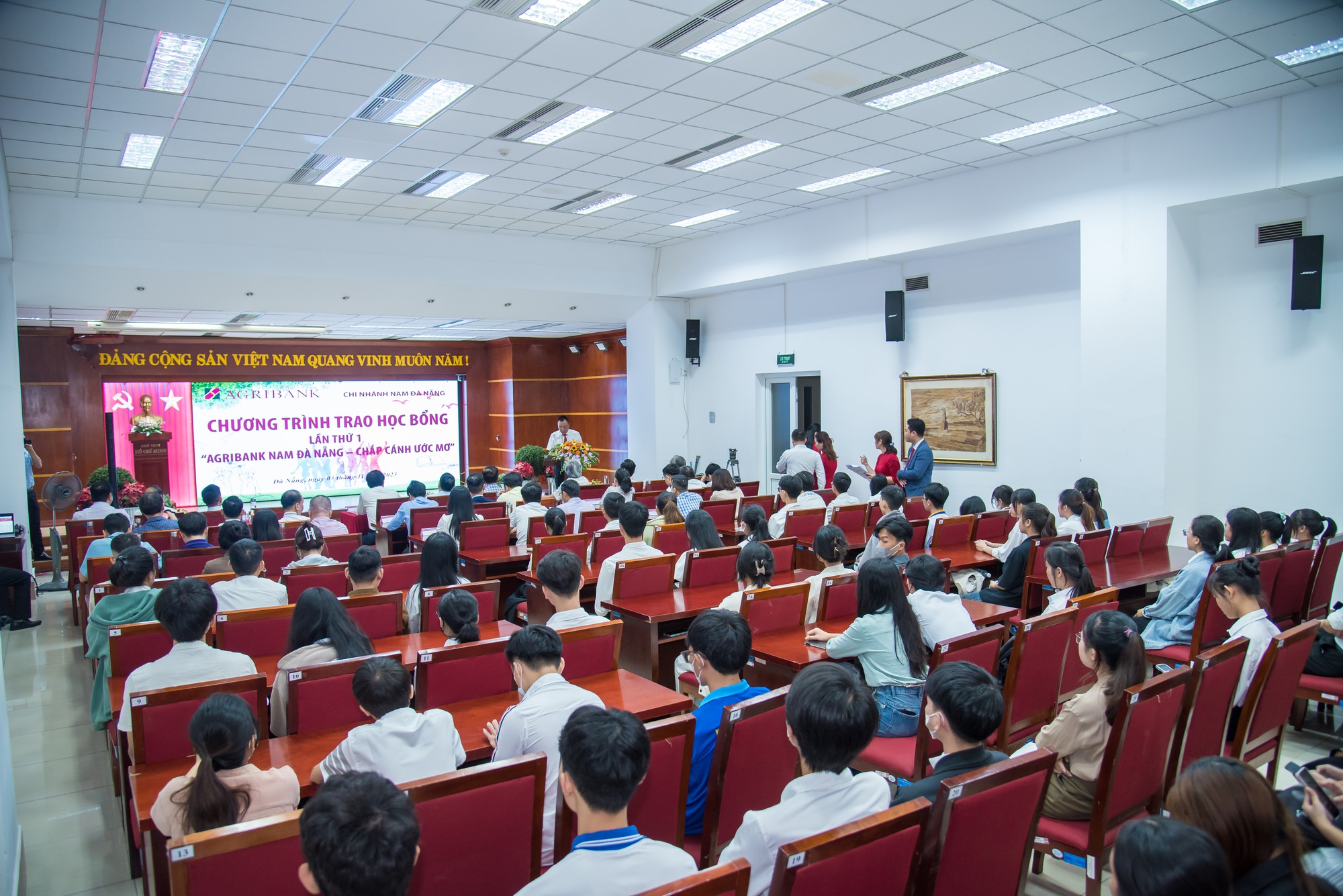 Agribank Nam Đà Nẵng: Chắp cánh ước mơ cho các sinh viên có hoàn cảnh khó khăn - Ảnh 8.