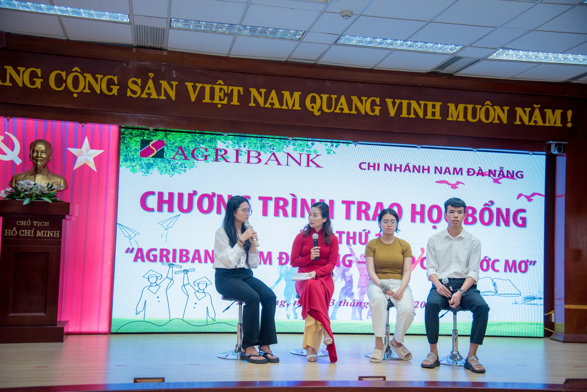 Agribank Nam Đà Nẵng: Chắp cánh ước mơ cho các sinh viên có hoàn cảnh khó khăn - Ảnh 7.