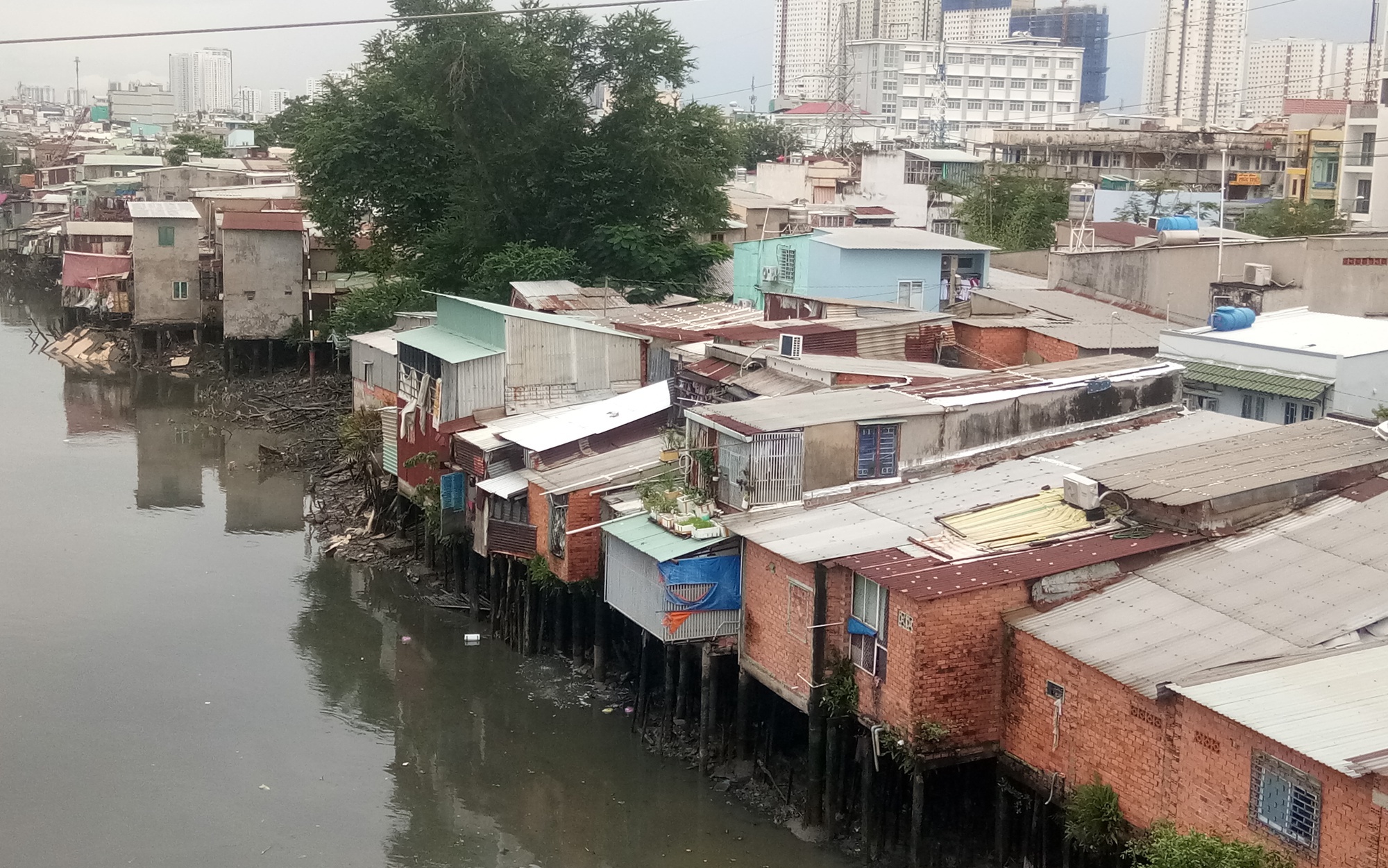 Công tác di dời nhà trên kênh rạch tại TP.HCM đang "dậm chân tại chỗ" vì đói vốn