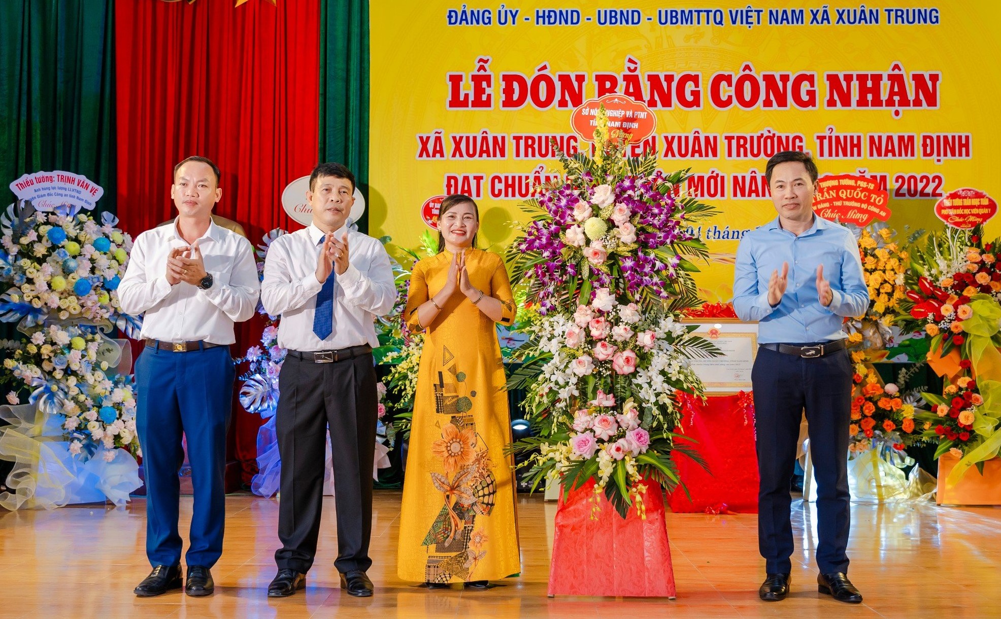 Nam Định: Xã Xuân Trung đón nhận Bằng nông thôn mới nâng cao năm 2022 - Ảnh 2.