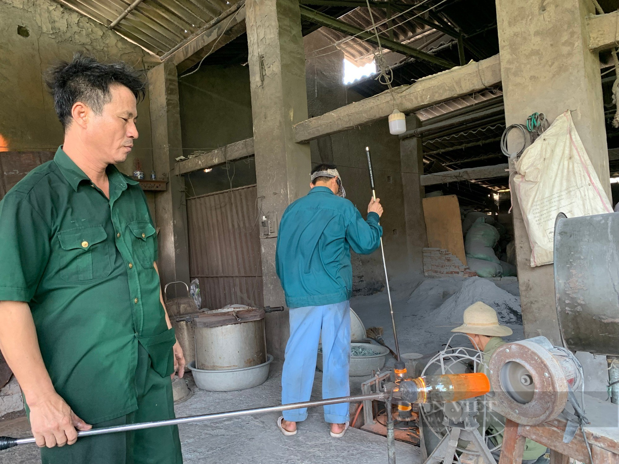 Làng nghề sản xuất cốc thủy tinh uống bia hơi độc quyền ở Nam Định - Ảnh 8.
