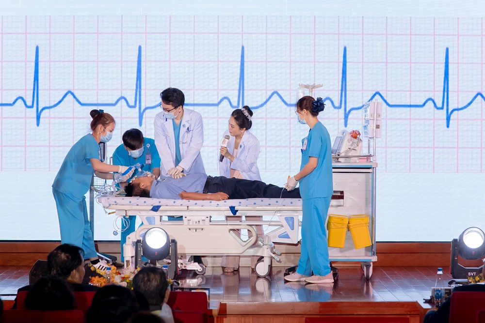 Lần đầu tiên có bệnh viện tổ chức thi MC cho nhân viên y tế - Ảnh 1.