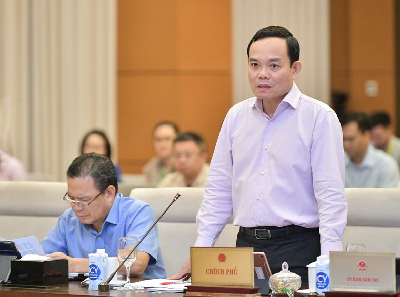 Phó Thủ tướng Trần Lưu Quang ký quyết định thay 7 nhân sự Uỷ ban ATGT Quốc gia - Ảnh 1.