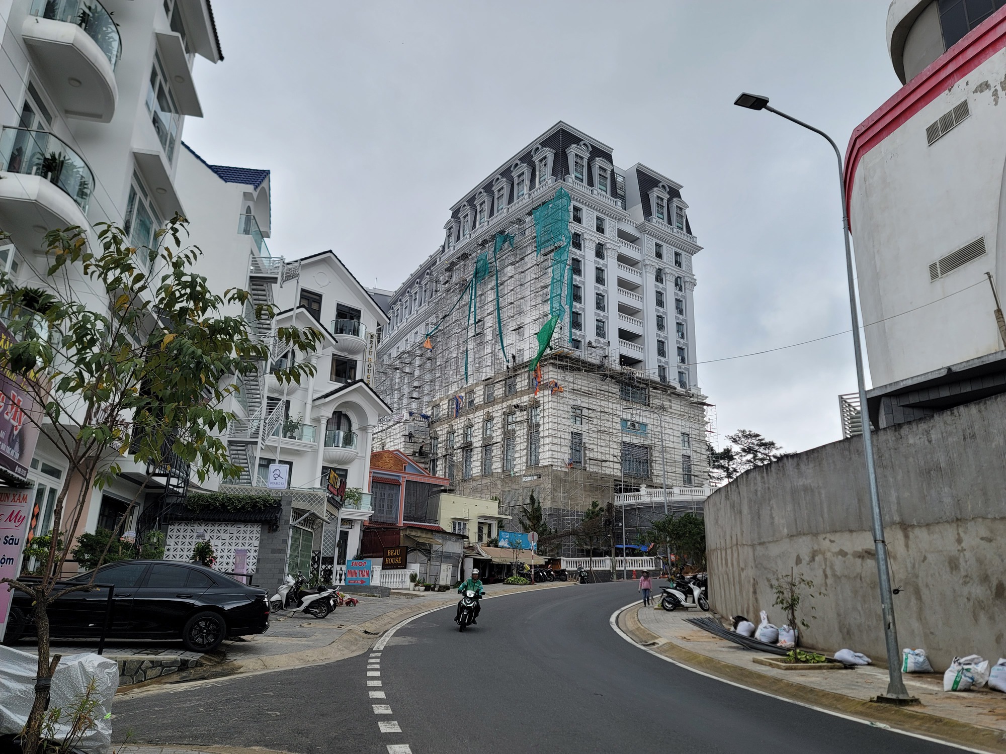 Khách sạn lớn nhất TP. Đà Lạt bị từ chối đấu nối giao thông vào đường Phạm Hồng Thái - Ảnh 3.