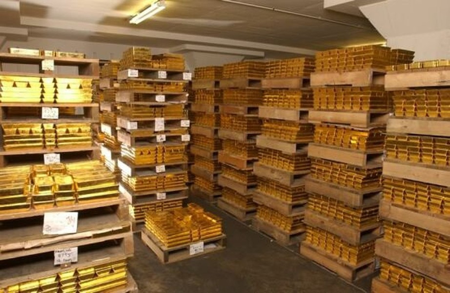 Bên trong hầm chứa vàng lớn nhất thế giới, &quot;chấp&quot; hết các loại bom đạn tấn công - Ảnh 3.