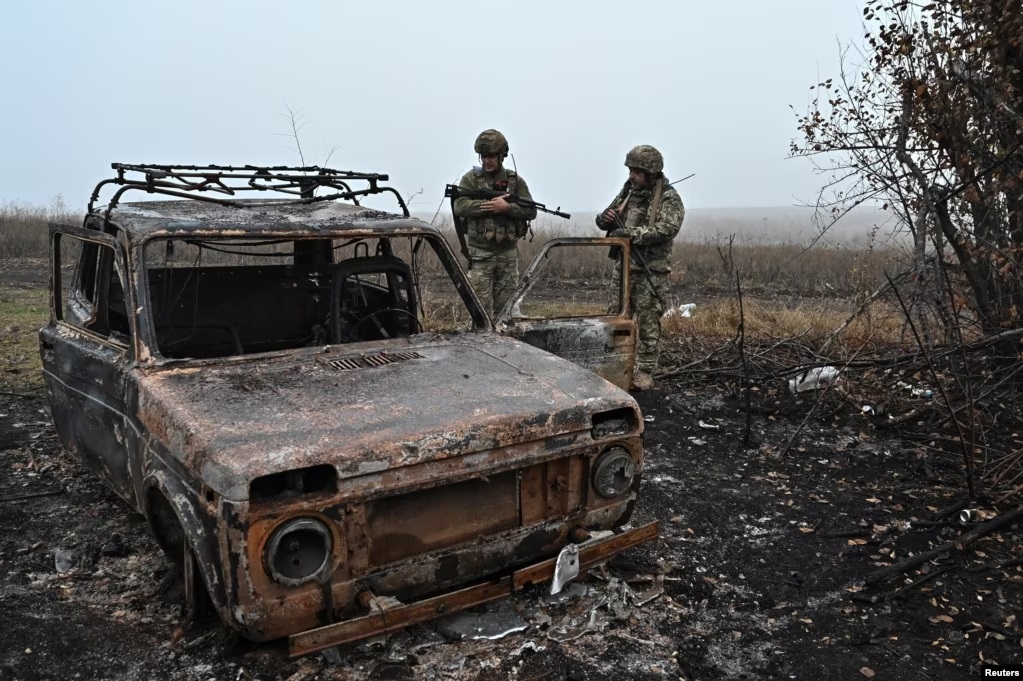 Ảnh: 'Đột nhập' vào trong chiến hào Nga ở Zaporizhzhya, lính Ukraine 'choáng váng' - Ảnh 8.