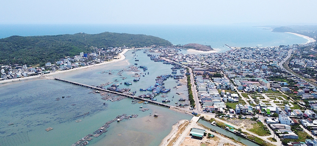 Quảng Ngãi thu ngân sách hơn 2 triệu đô từ đấu giá 58 lô đất ở Sa Huỳnh - Ảnh 1.