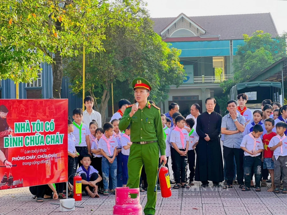 Hà Tĩnh: Nhiều địa phương thực hiện thành công mô hình “Nhà tôi có bình chữa cháy” - Ảnh 4.