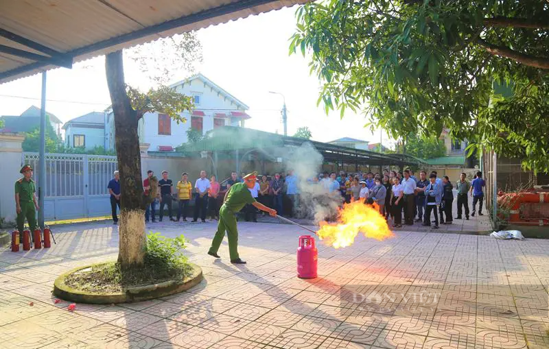 Hà Tĩnh: Nhiều địa phương thực hiện thành công mô hình “Nhà tôi có bình chữa cháy” - Ảnh 3.