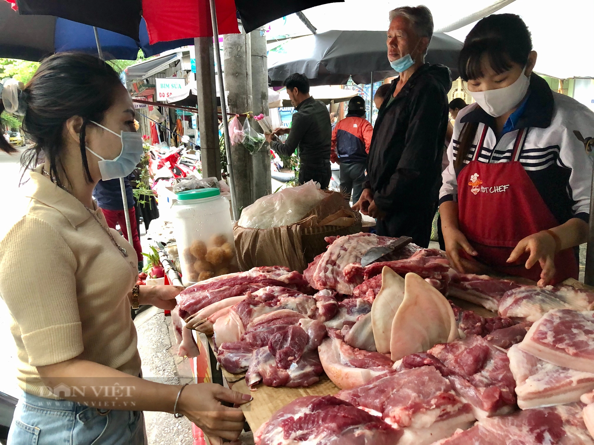 Cục Chăn nuôi: Tết năm nay không lo thiếu thịt, lo nhất sức mua và khi nào giá lợn hơi nhích lên - Ảnh 2.