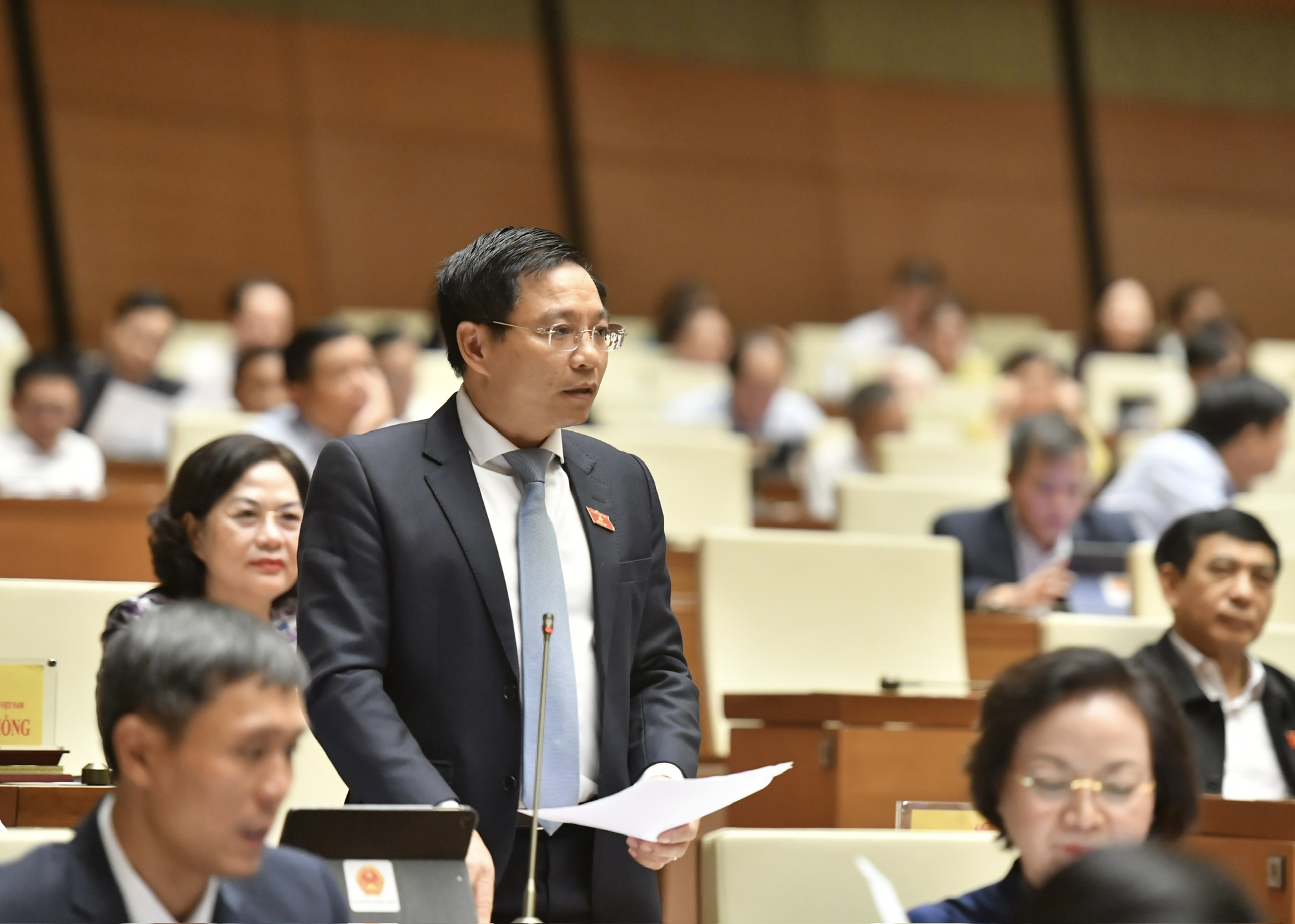 Đại biểu lo ngại &quot;số phận&quot; các BOT, Bộ trưởng Nguyễn Văn Thắng nói sẽ thu phí cao tốc do Nhà nước đầu tư - Ảnh 1.