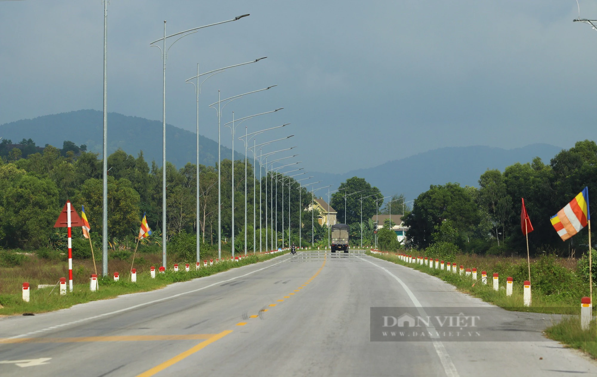 Ngắm tuyến đường nghìn tỷ đẹp như phim chạy dọc ven biển ở tỉnh Nghệ An - Ảnh 4.