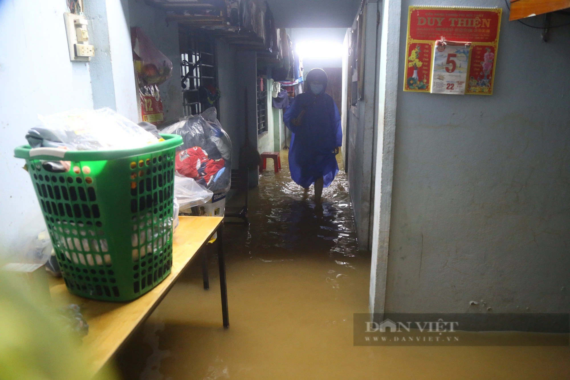 Khu dân cư ngập sâu, khẩn trương sơ tán người dân trong đêm tại Đà Nẵng - Ảnh 7.