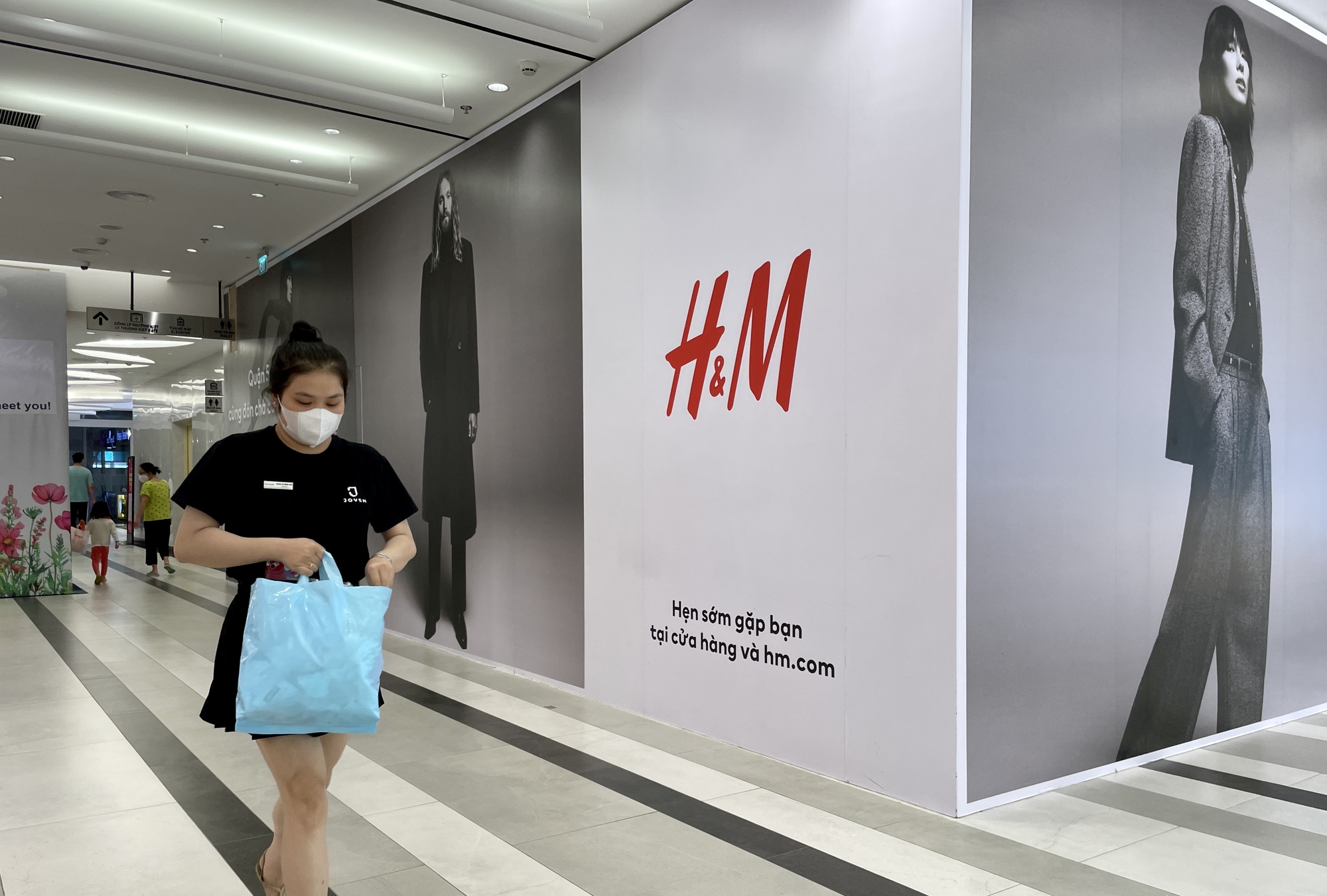 Sau thời gian dài im hơi lặng tiếng, H&M sắp khai trương một cửa hàng mới tại TP.HCM - Ảnh 1.