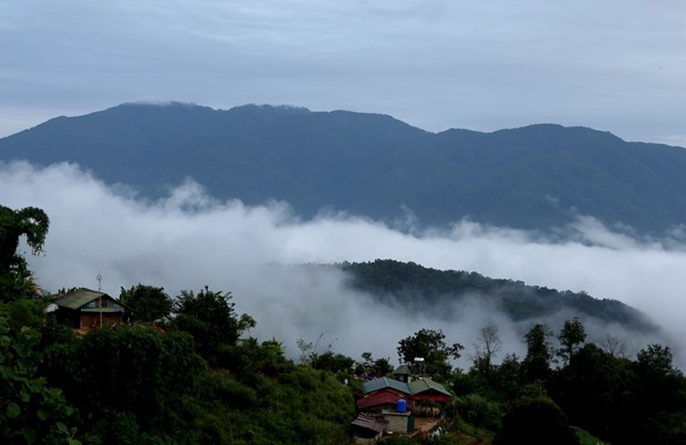 Mây trôi thung lũng cao 1.300m so với mực nước biển, bản làng đẹp như phim ở một xã của Lai Châu - Ảnh 1.