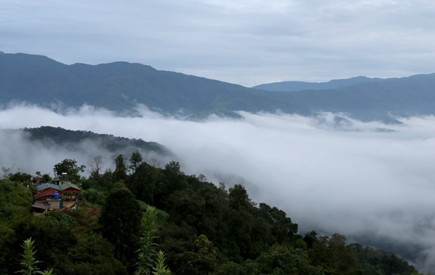 Mây trôi thung lũng cao 1.300m so với mực nước biển, bản làng đẹp như phim ở một xã của Lai Châu - Ảnh 2.
