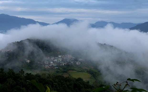 Mây trôi thung lũng cao 1.300m so với mực nước biển, bản làng đẹp như phim ở một xã của Lai Châu - Ảnh 3.