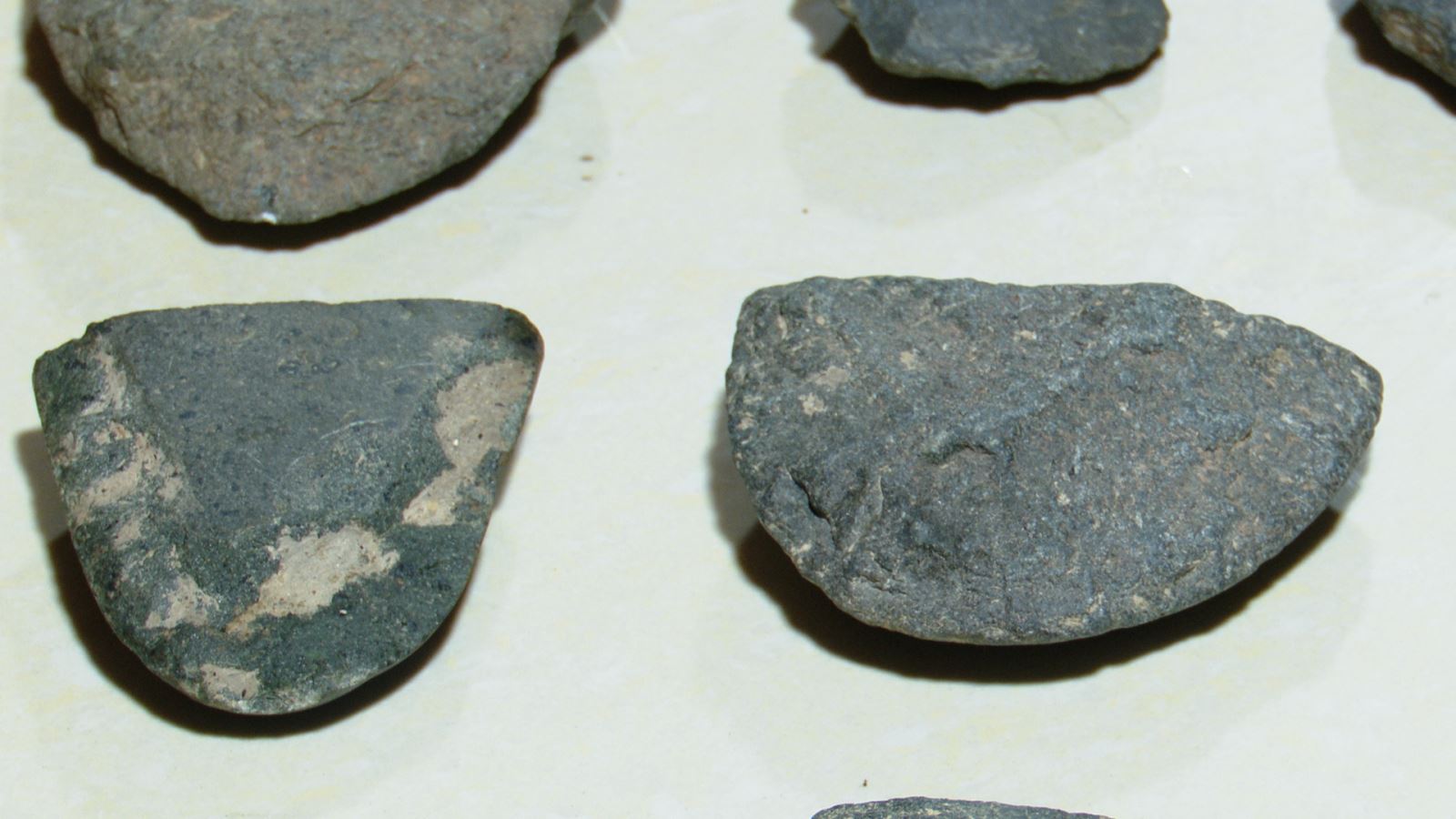 Khai quật khảo cổ một mái đá trong rừng núi này ở Tuyên Quang phát lộ ra nhiều đồ đồng, đồ gốm - Ảnh 10.