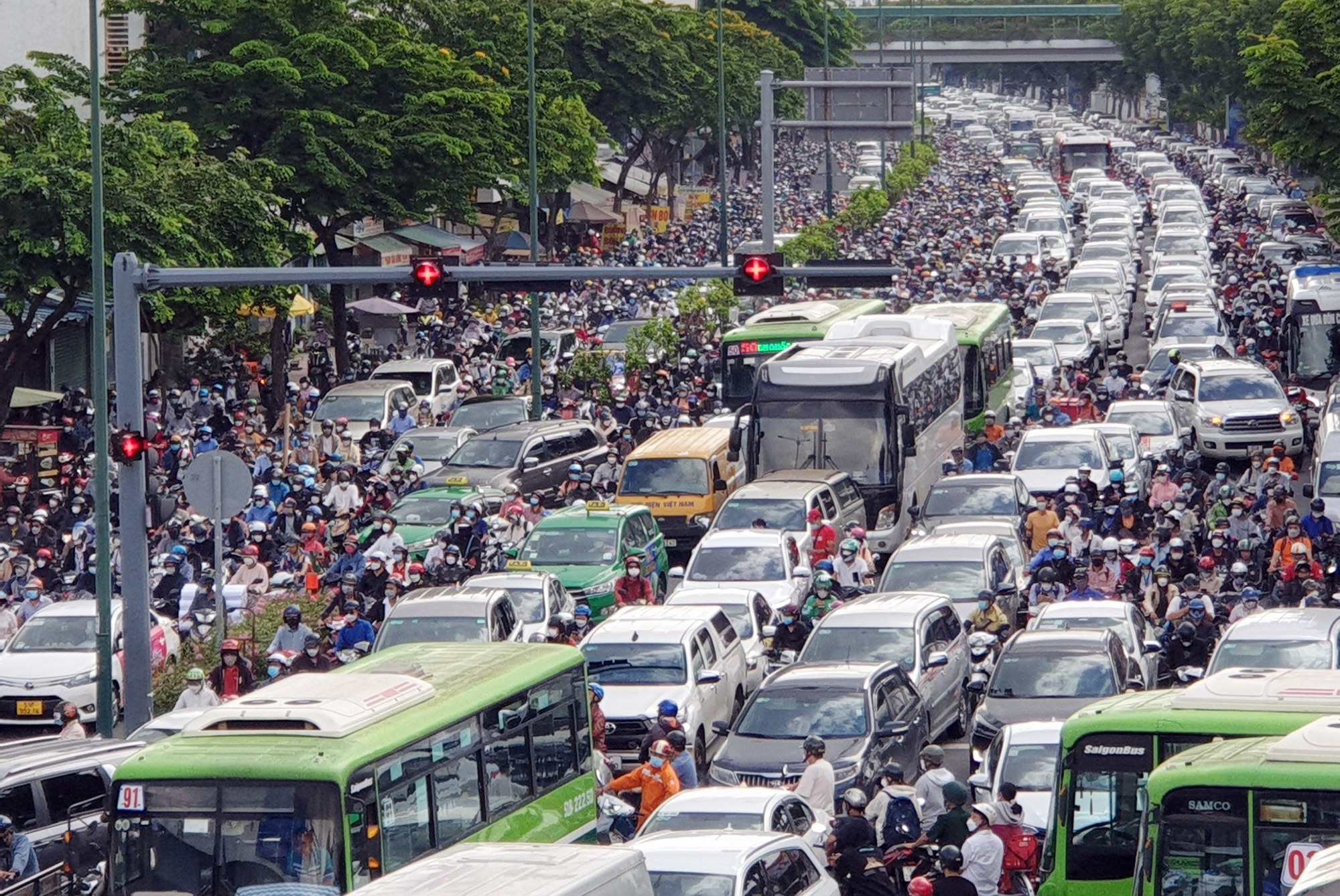 Sở GTVT TP.HCM &quot;bất ngờ&quot; thu hồi văn bản đề xuất việc giới hạn tốc độ 30km/h ở nội thị - Ảnh 1.