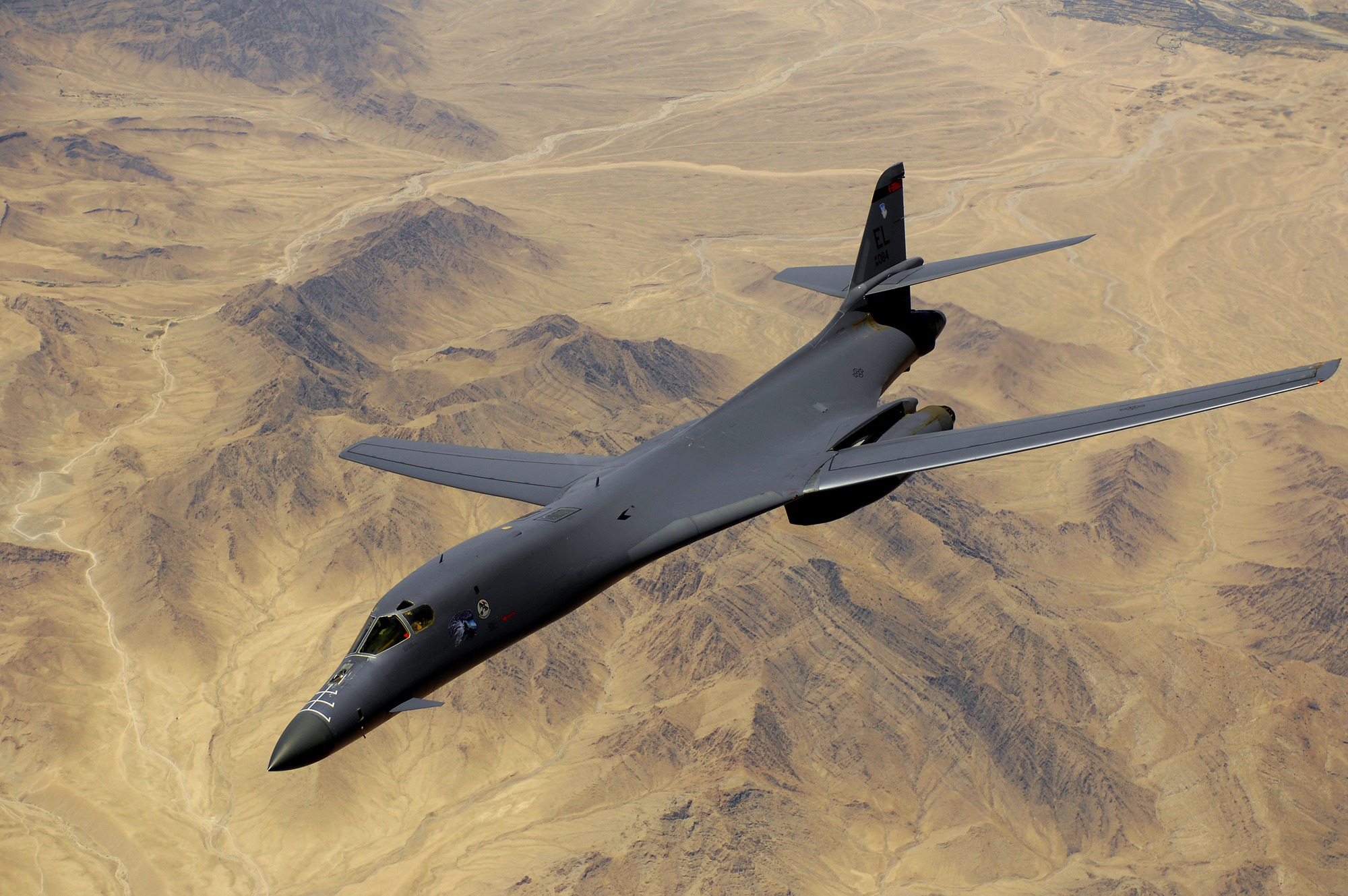 Mỹ điều máy bay ném bom huyền thoại B-1B Lancer bay qua Trung Đông khi chảo lửa ở Gaza sôi sục - Ảnh 1.