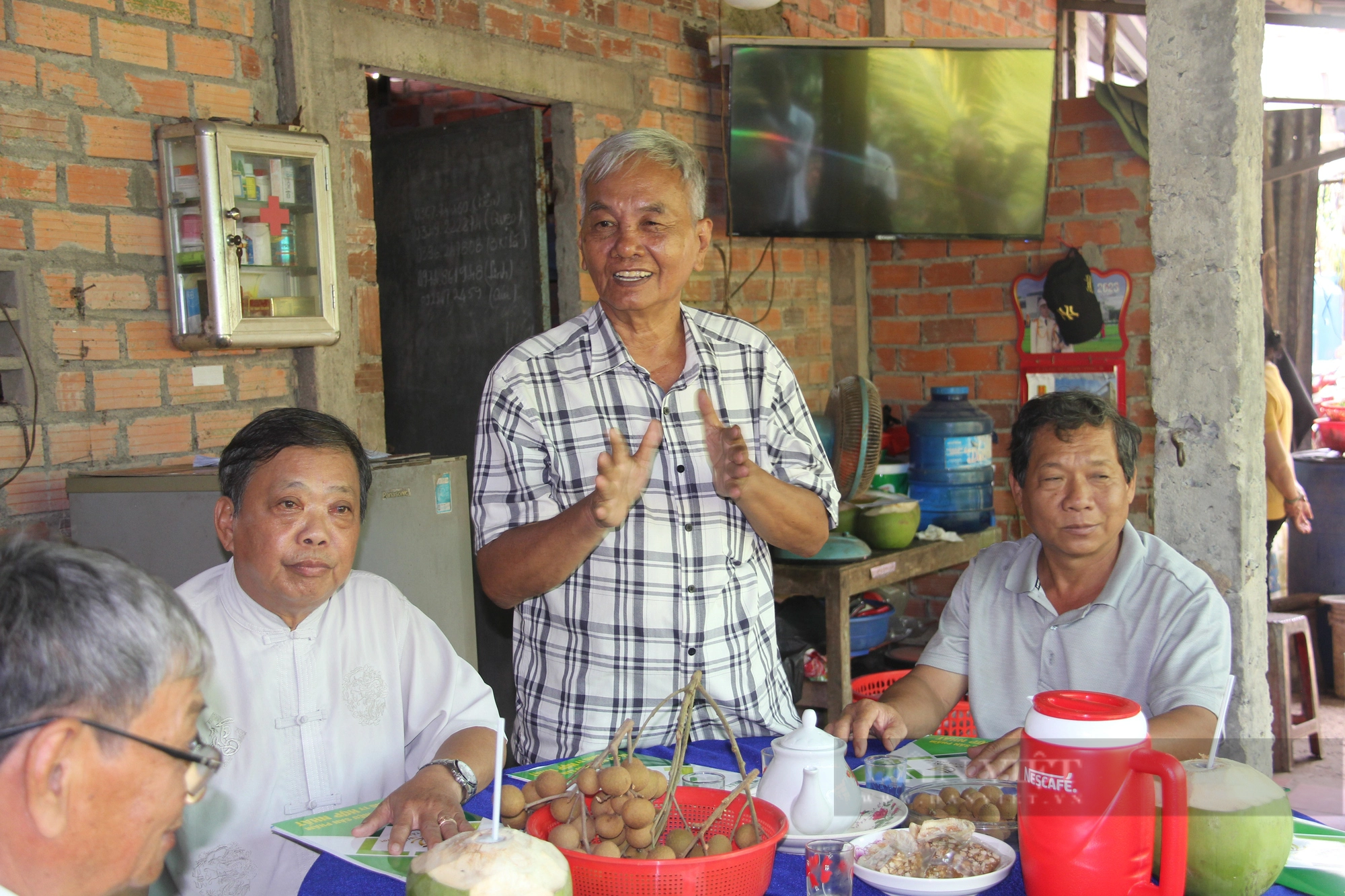 Lão nông ở Vĩnh Long trồng được giống nhãn lạ, ăn bao ngon, nông dân khắp nơi đến tìm hiểu - Ảnh 3.