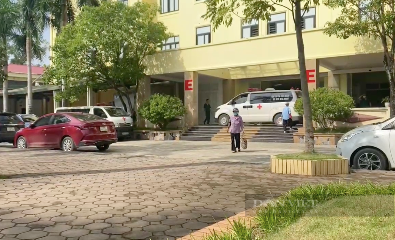 Bát nháo thu tiền xe ô tô không xuất vé tại Bệnh viện huyện Mỹ Đức (Hà Nội) - Ảnh 3.