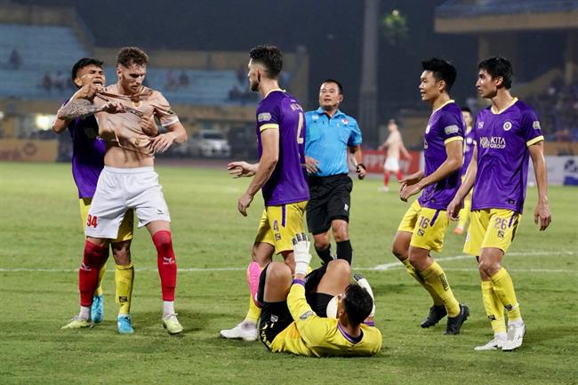CLB CAHN bất ngờ nhận án phạt sau trận thắng Hà Nội FC - Ảnh 1.