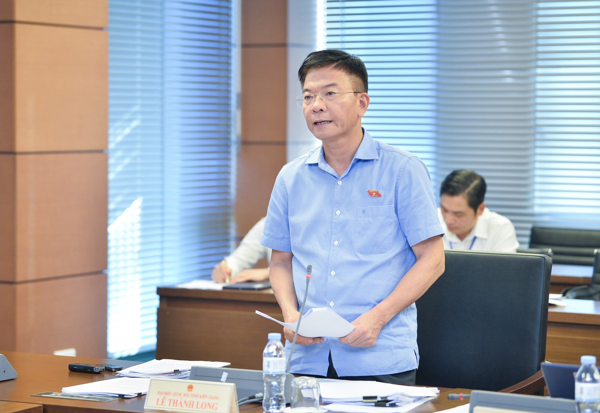 Bộ trưởng Bộ Tư pháp Lê Thành Long lo quá nhiều chức danh có thẩm quyền xử phạt hành chính - Ảnh 1.