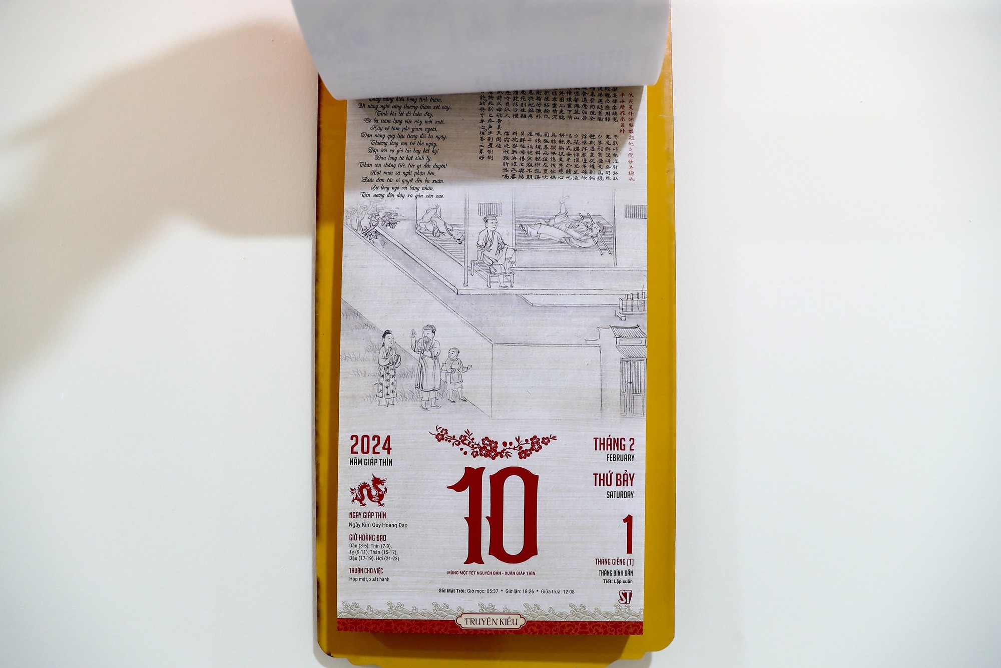 Bản “Truyện Kiều” chép tay của Hoàng gia triều Nguyễn, từng được bày bán ở Paris được in thành lịch  - Ảnh 1.