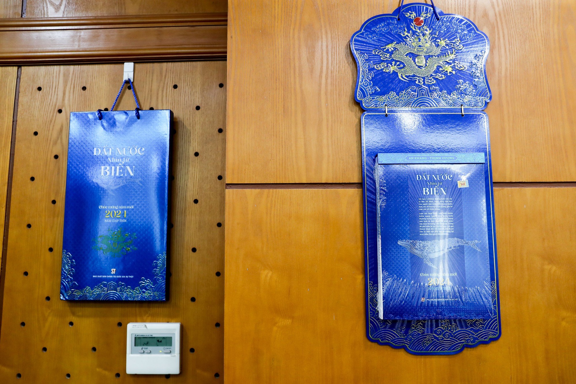 Bản “Truyện Kiều” chép tay của Hoàng gia triều Nguyễn, từng được bày bán ở Paris được in thành lịch  - Ảnh 3.