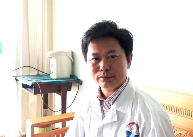 Bác sĩ “truyền bia giải độc” làm Phó Giám đốc bệnh viện đa khoa tỉnh Quảng Trị - Ảnh 1.