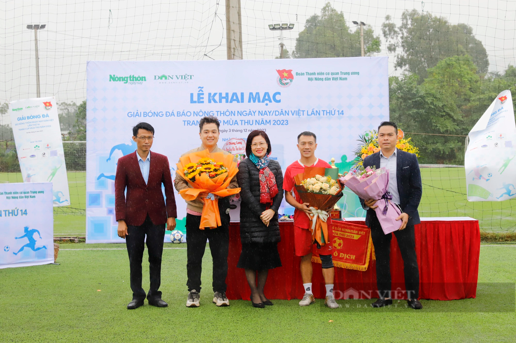 Hình ảnh Lễ khai mạc Giải bóng đá Báo Nông thôn Ngày nay/Dân Việt năm 2023 - Ảnh 9.