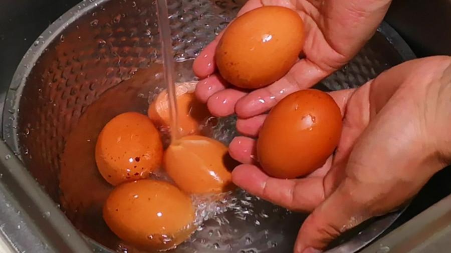 Luộc trứng mềm mại, thơm ngon, dễ bóc vỏ hãy nhớ 