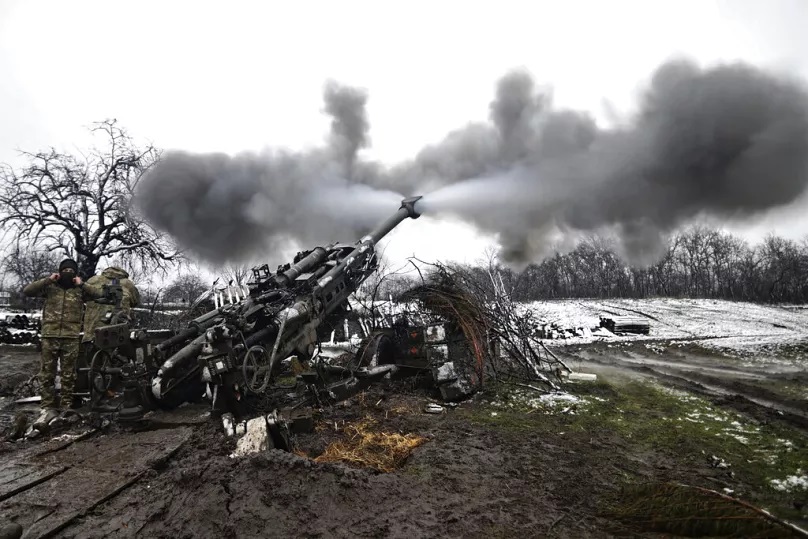Chuột to bằng súng AK-47, bùn lầy mùa đông 'đày đọa' triệu binh sĩ trên chiến trường Ukraine - Ảnh 1.