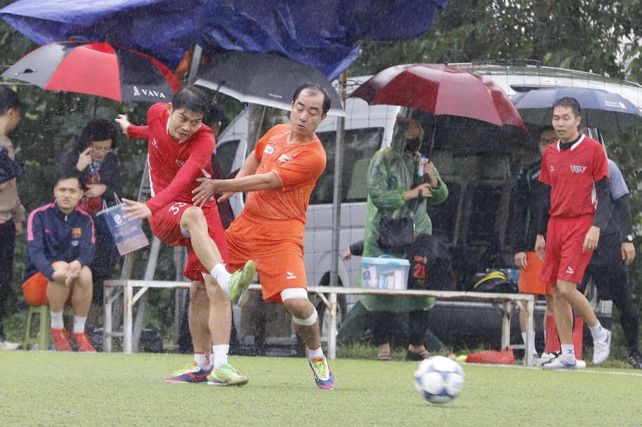 Giải bóng đá bóng đá Báo NTNN/Dân Việt lần thứ 14 - Tranh cúp Mùa Thu năm 2023: Chủ nhà thắng đậm vẫn gặp khó - Ảnh 5.
