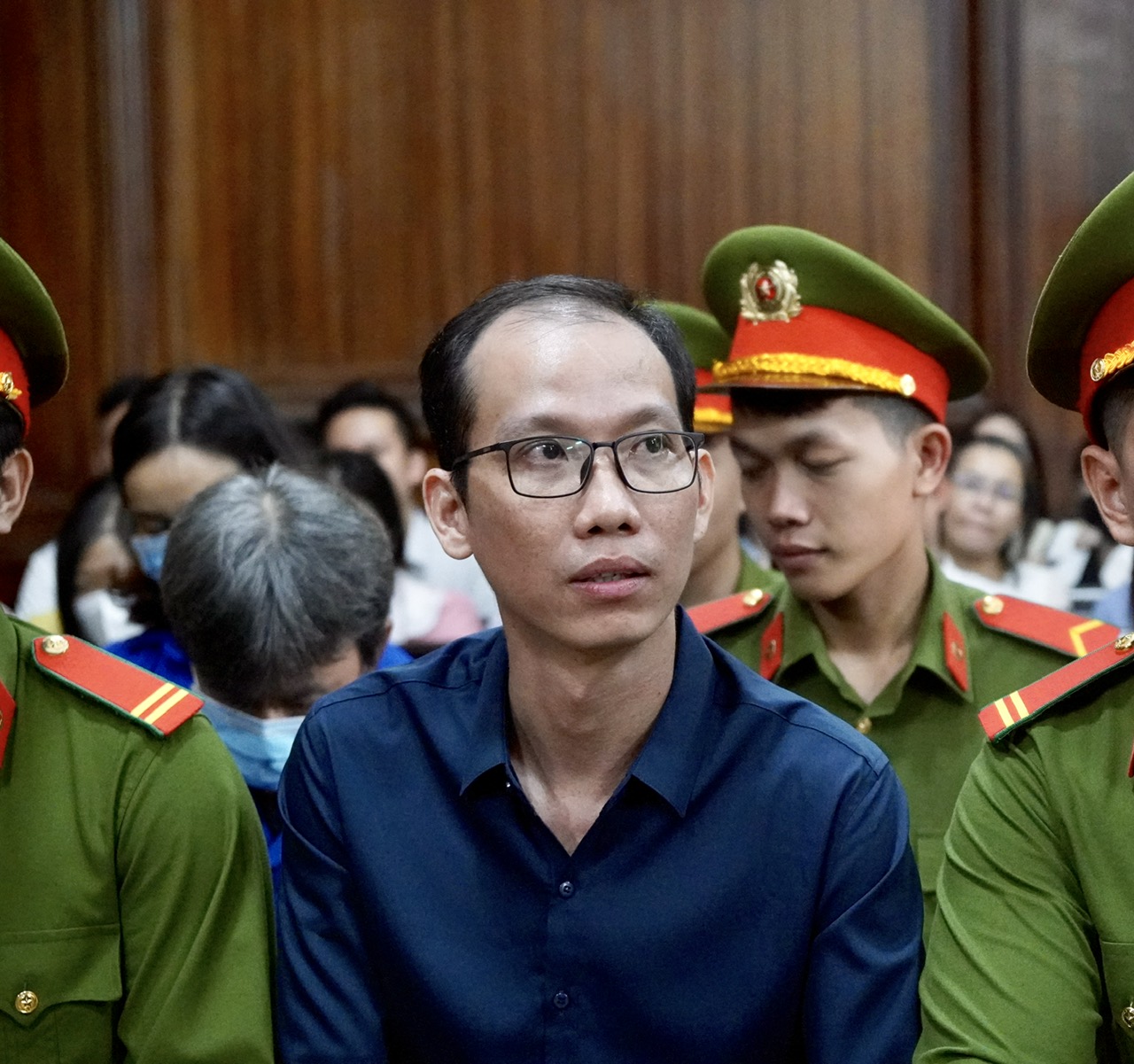 Cựu Giám đốc BV Thủ Đức Nguyễn Minh Quân tham ô hơn 100 tỷ, lãnh án 21 năm tù - Ảnh 2.