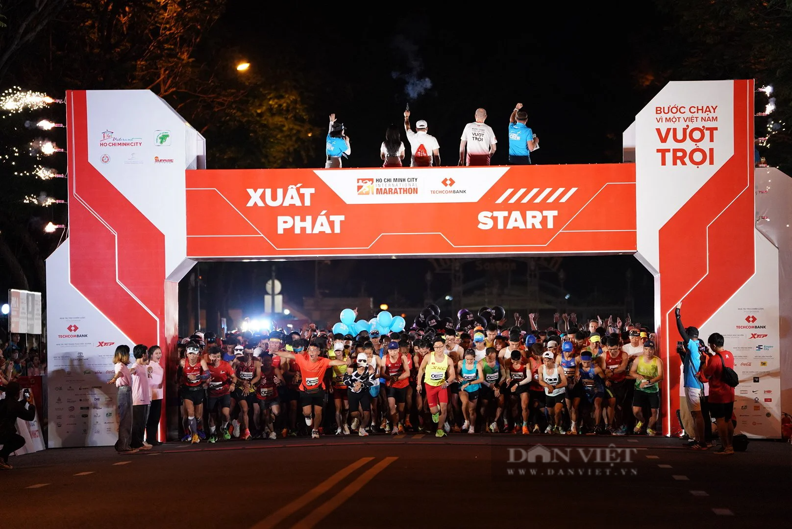 Nữ hoàng điền kinh Nguyễn Thị Oanh vô địch Giải Marathon Quốc tế TP.HCM Techcombank - Ảnh 2.