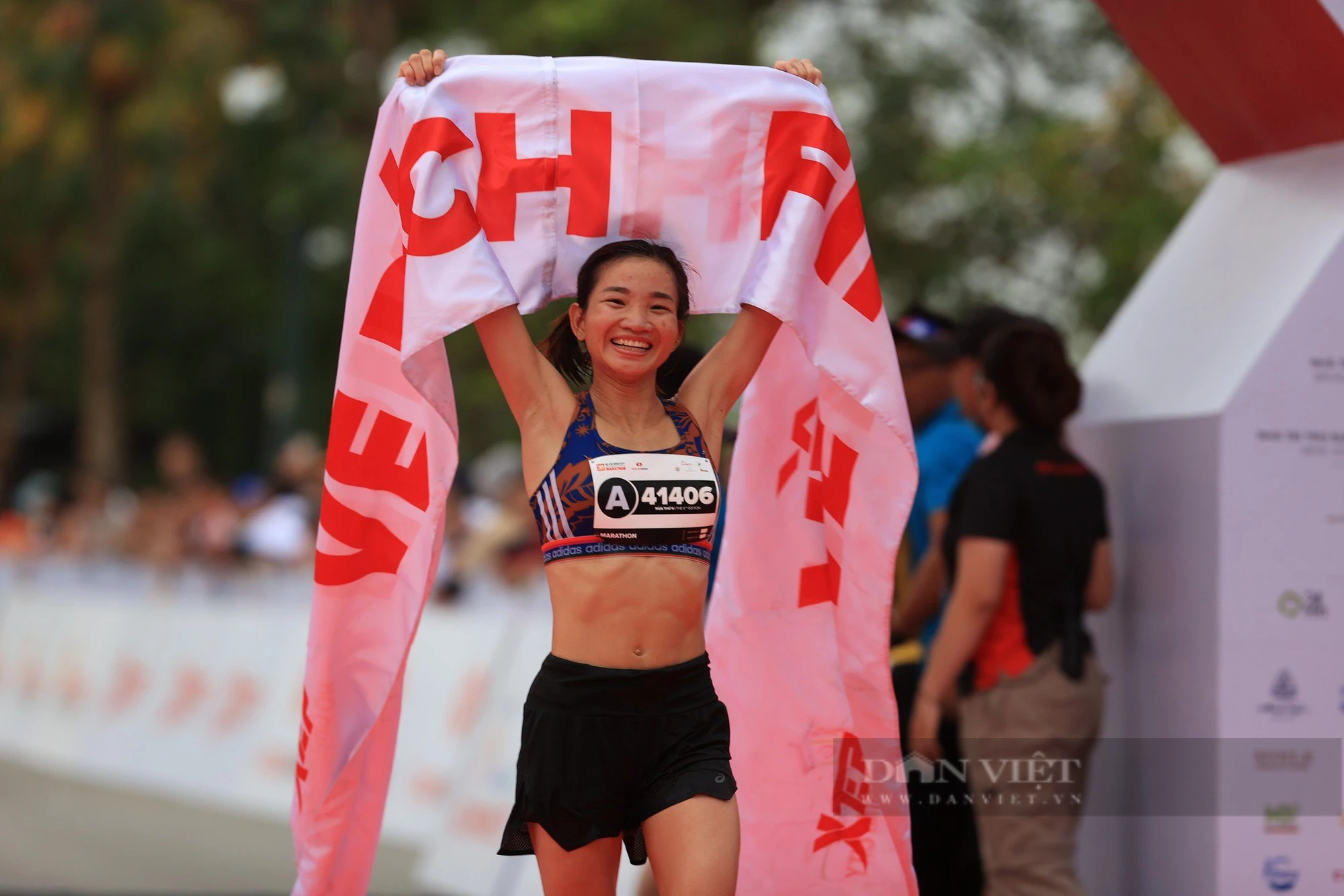 Nữ hoàng điền kinh Nguyễn Thị Oanh vô địch Giải Marathon Quốc tế TP.HCM Techcombank - Ảnh 8.