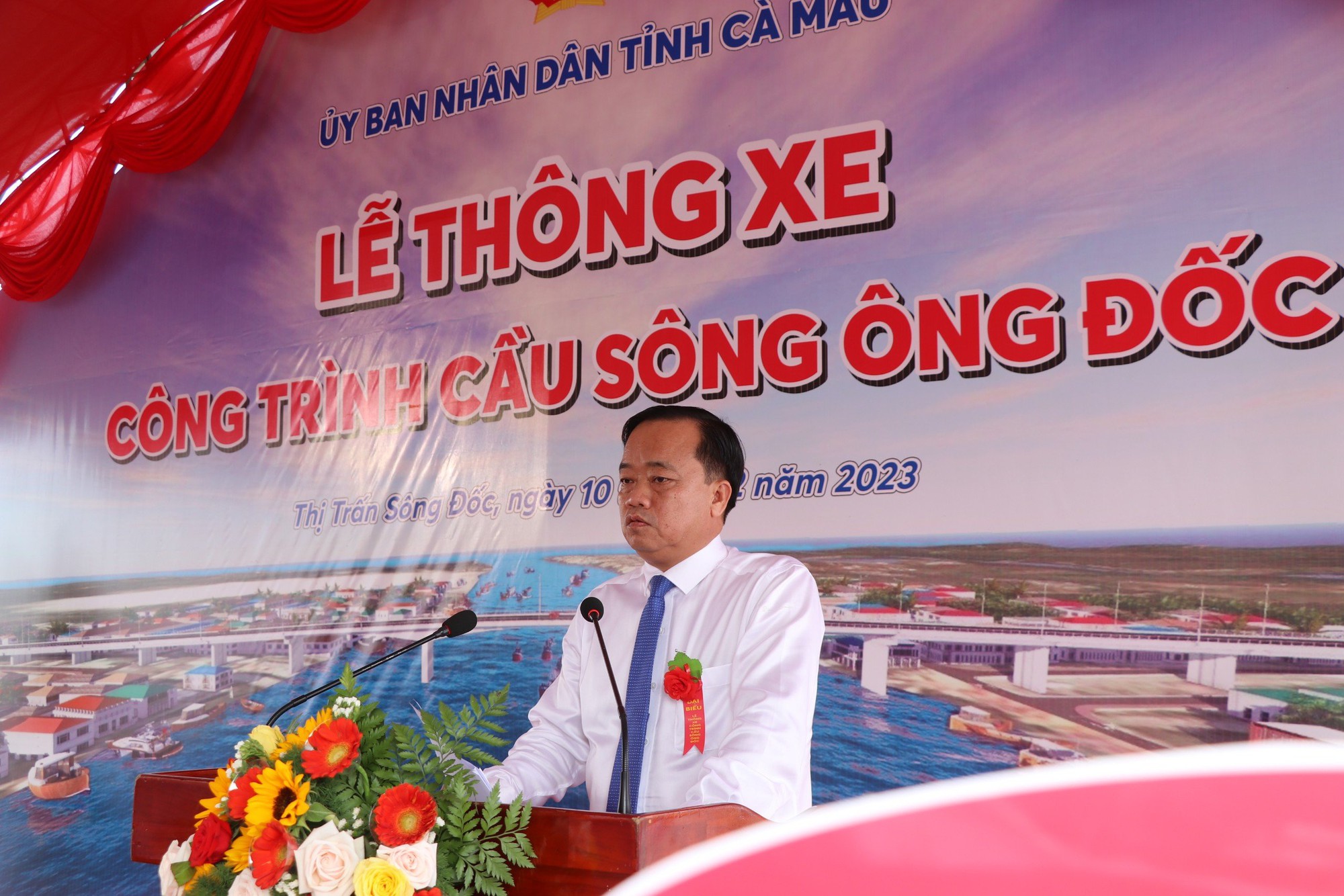 Phó Thủ tướng Lê Minh Khái dự lễ thông xe cầu 640 tỷ đồng nối hai bờ Nam – Bắc ở cửa biển Cà Mau - Ảnh 2.