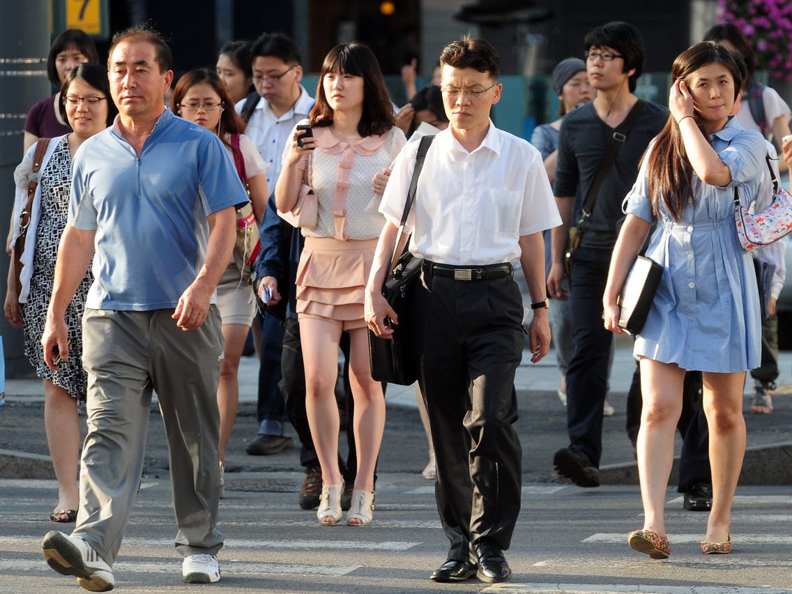 Người trẻ Hàn Quốc thà &quot;ăn bám&quot; còn hơn làm việc ở công ty nhỏ - Ảnh 2.