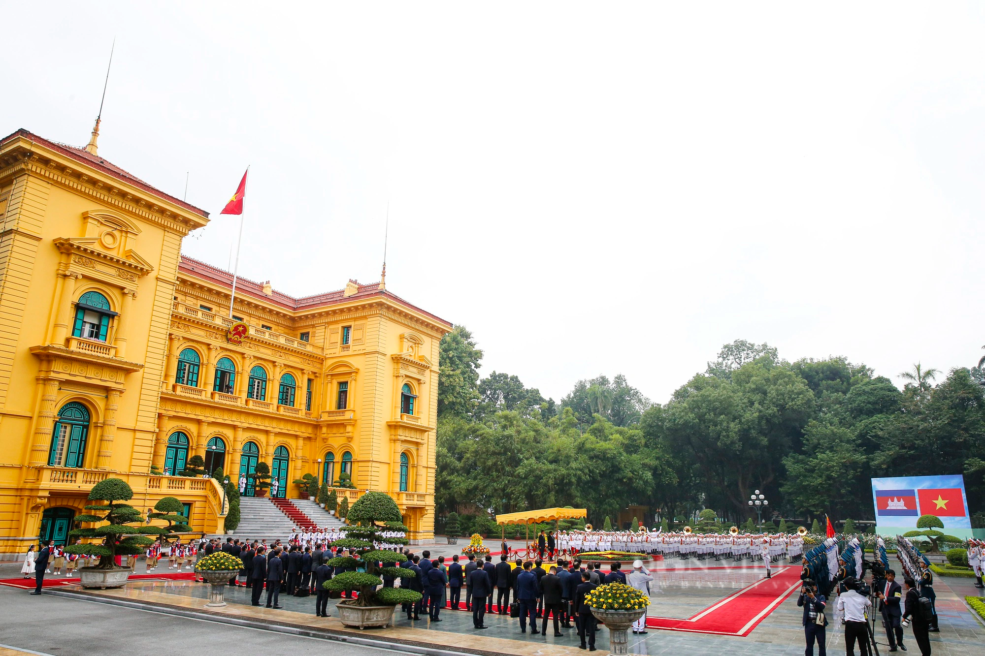 Hình ảnh Thủ tướng Phạm Minh Chính chủ trì Lễ đón Thủ tướng Campuchia Samdech Hun Manet  - Ảnh 1.