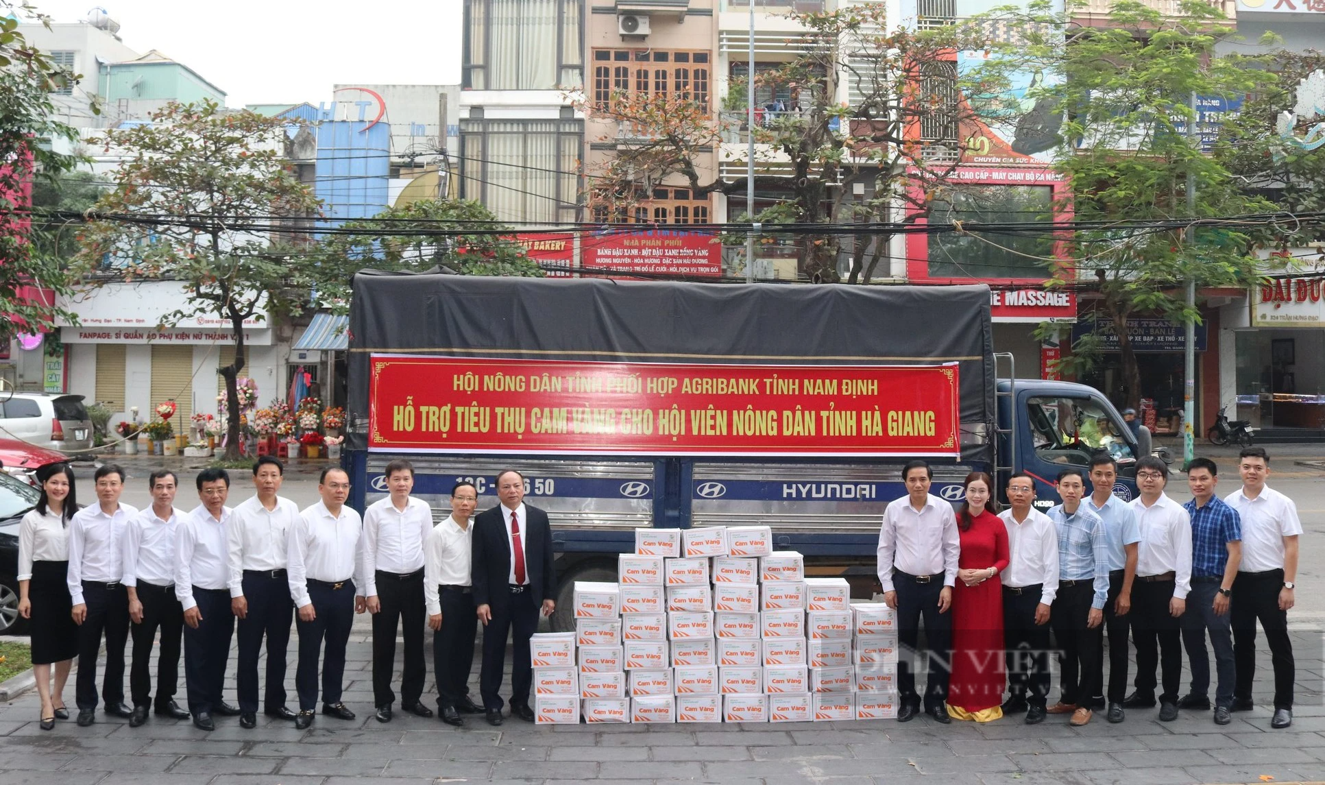 Hội Nông dân tỉnh Nam Định hỗ trợ tiêu thụ cam vàng cho nông dân tỉnh Hà Giang - Ảnh 1.