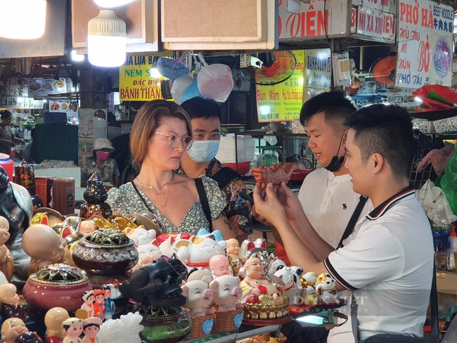 Tiểu thương chợ Bến Thành học cách livestream bán hàng, quảng bá du lịch - Ảnh 3.