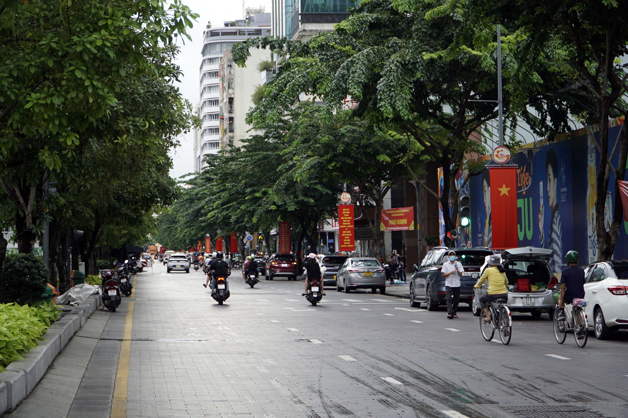 Cấm xe lưu thông vào phần đường dành cho xe ô tô trên đường Lê Lợi trong 10 ngày - Ảnh 1.