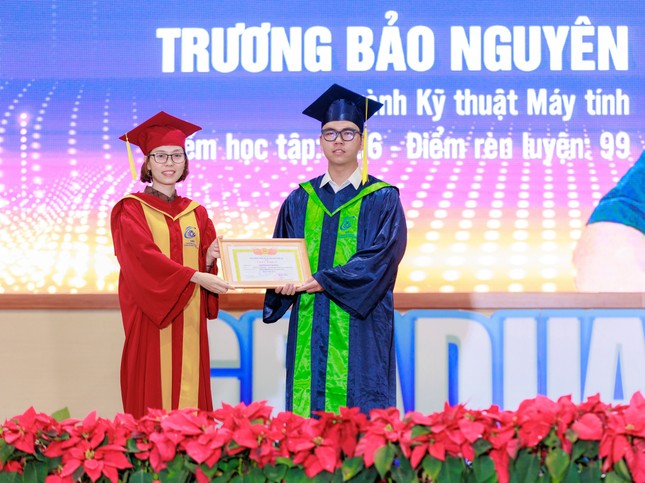 Thủ khoa Xuất sắc ngành Kỹ thuật Máy tính của trường ĐH Công nghệ thông tin,điểm GPA 9,06/10 - Ảnh 2.